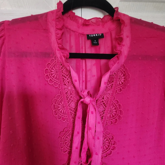 TORRID Chiffon  Clip Dot Ruffle Neck Tie Front Top in Pink Peacock - Size 1 - Picture 5 of 13